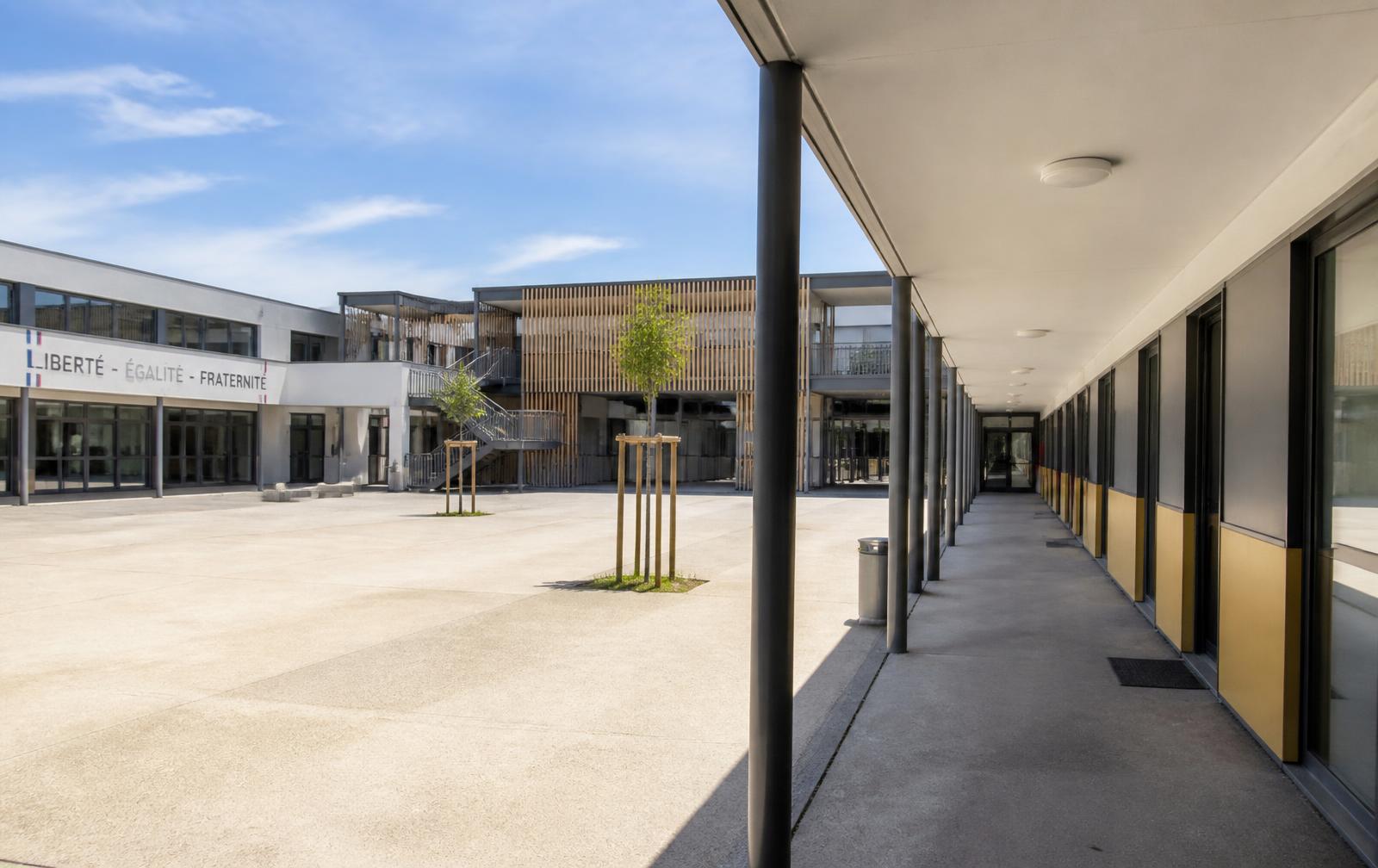 Groupe scolaire équipé d'un système d'alerte PPMS DAITEM installé par BERNARD Groupe scolaire équipé d'un système d'alerte PPMS DAITEM installé par BERNARD